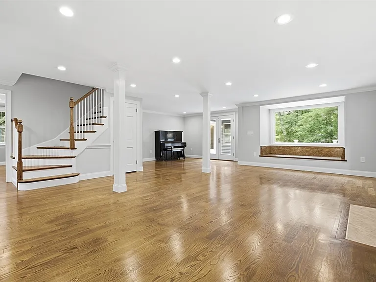 56 Arrowhead Rd — Photo 4