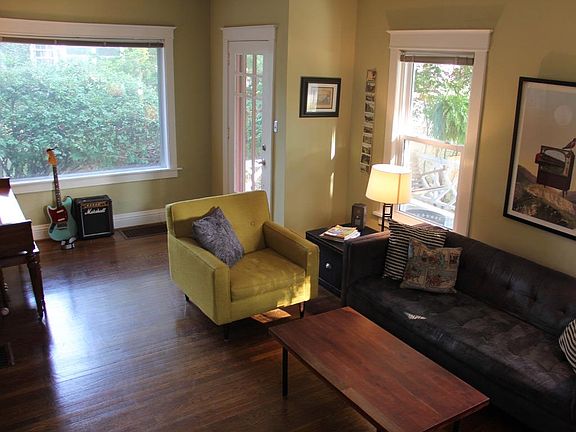 3rd image of 156 Rosemont Gdn
