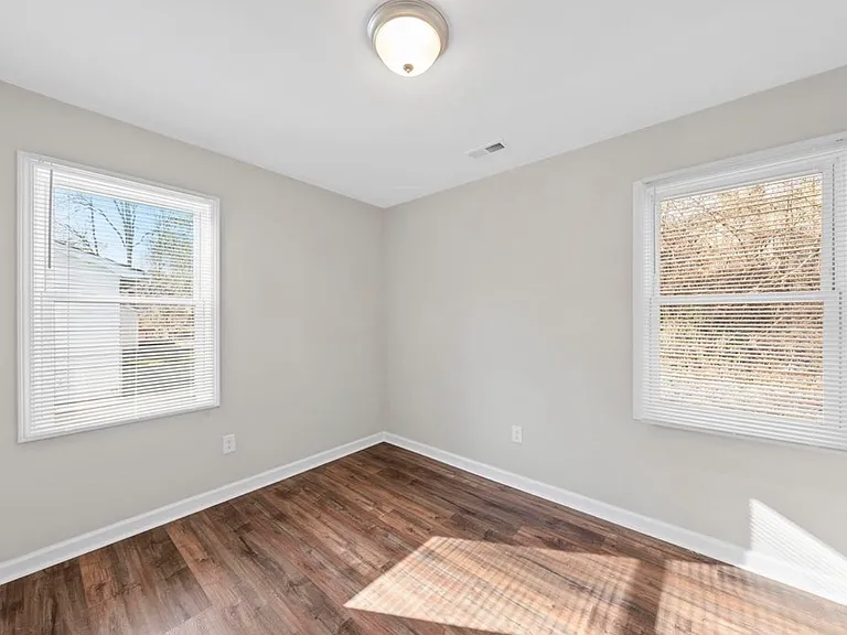 721 Henry St — Photo 10
