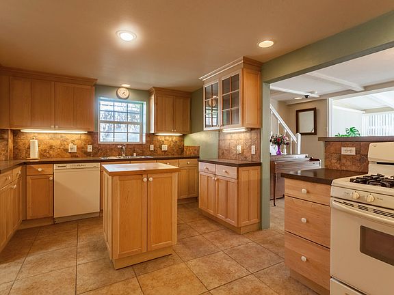 3rd image of 364 Alosta Dr
