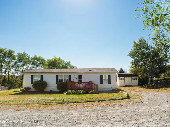122 Valley View Dr, Moscow, PA 18444