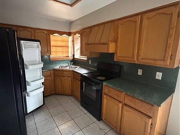 3rd image of 621 Cardinal Ave