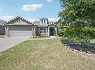 8664 S 256th Pl E, Broken Arrow, OK 74014