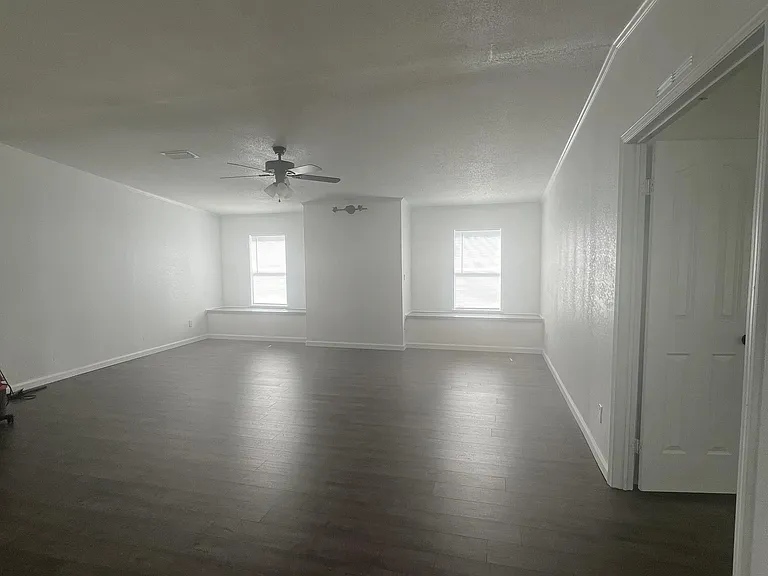 178 White Oak Dr — Photo 2