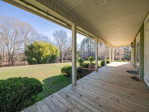 3rd image of 925 Bumpas Rd