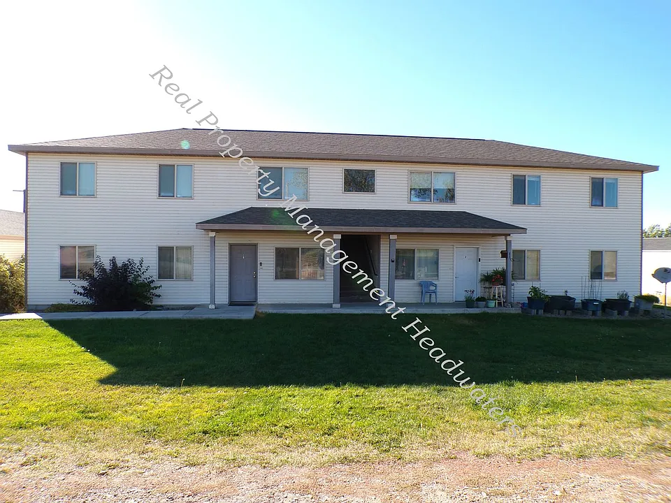 3838 Tulip St