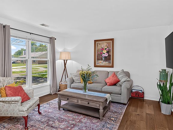 4th image of 3301 Fields Ct