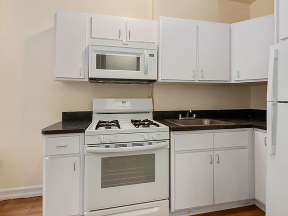 3rd image of 189 E 18th St #A3
