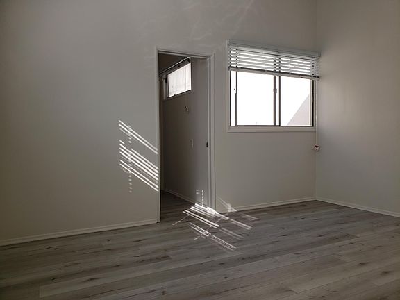 3rd image of 1441 Echo Park Ave #1441