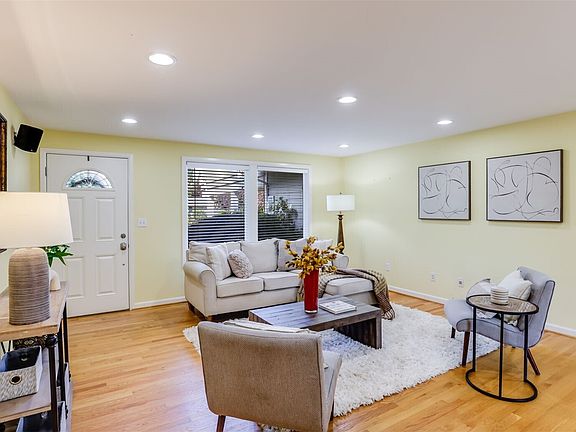 3rd image of 10607 NE 17th Street