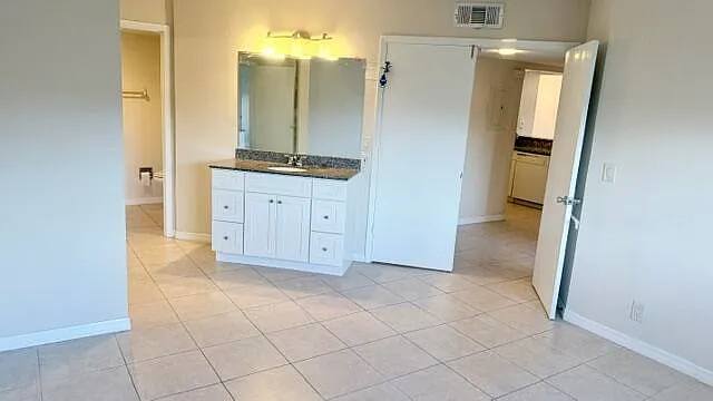1520 SE Royal Green Cir #206 — Photo 17