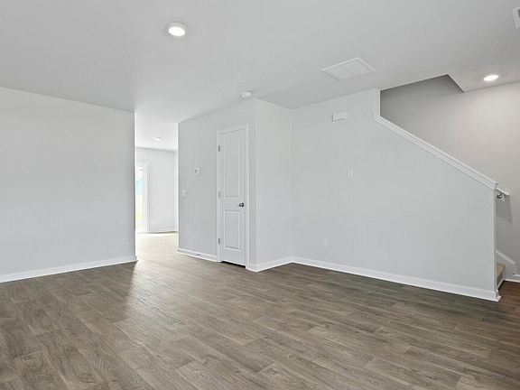 4th image of 609 Perch Ln