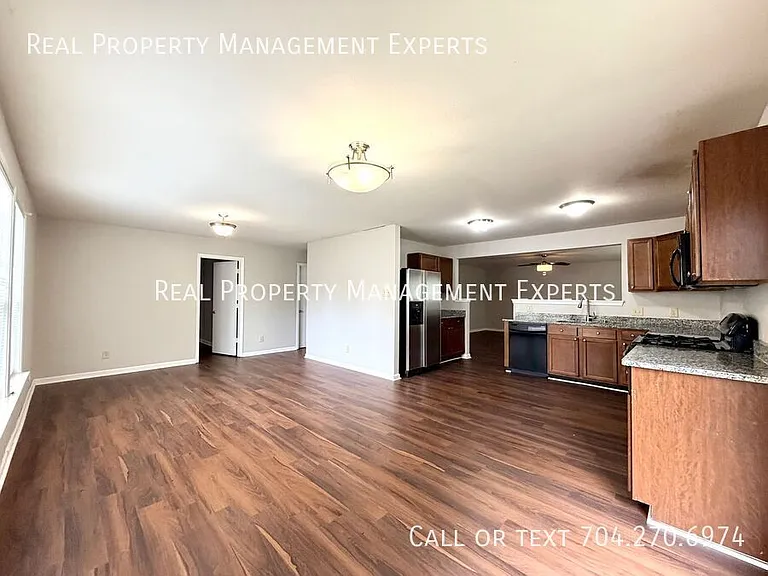 8609 Old Potters Rd — Photo 4