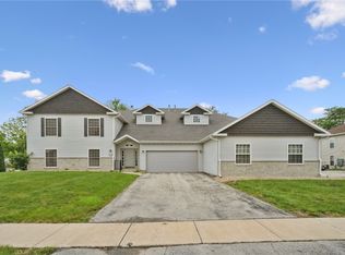 4555 Westchester Dr NE UNIT B, Cedar Rapids, IA 52402