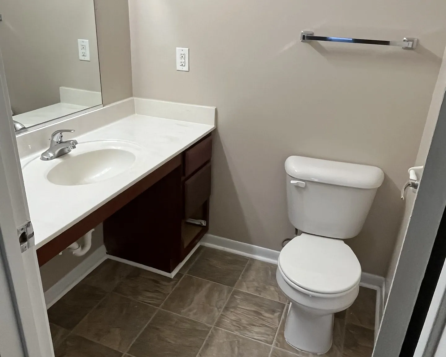 Crossland Place Apartments — Photo 3