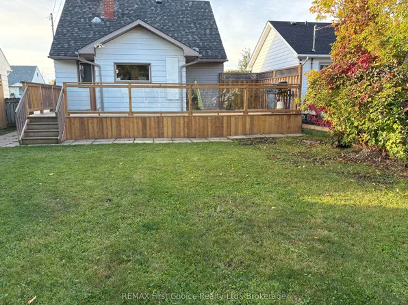 275 Christina St W, Thunder Bay, ON P7E 4P5