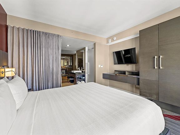 4th image of 207 5th Ave #950