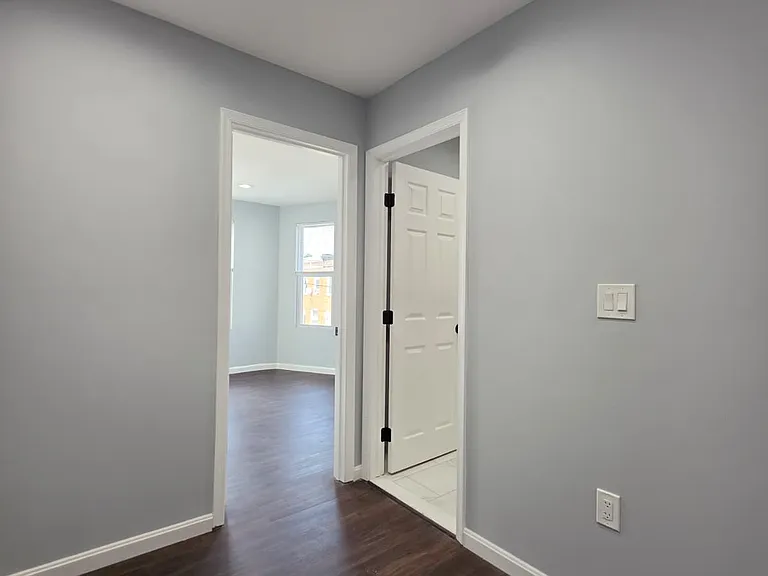 2920 E Madison St — Photo 28