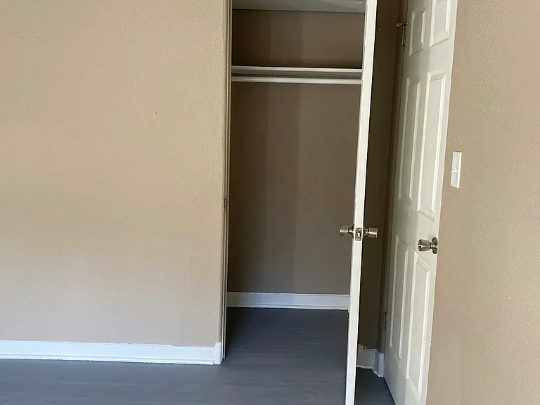 1277 Estelle St — Photo 7