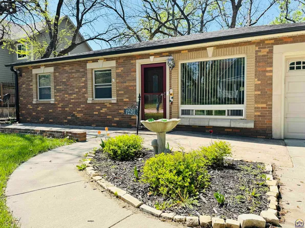 1293 SW Hillsdale St, Topeka, KS 66604