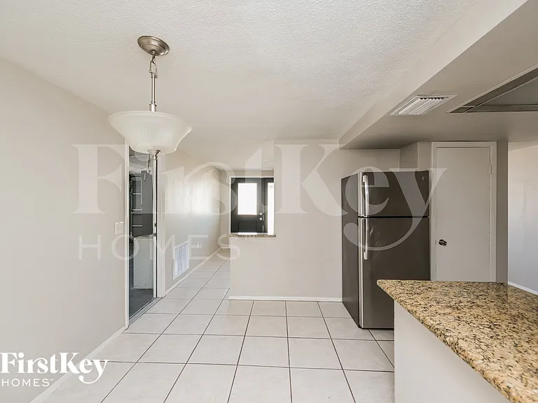10905 Kingsbridge Rd — Photo 4