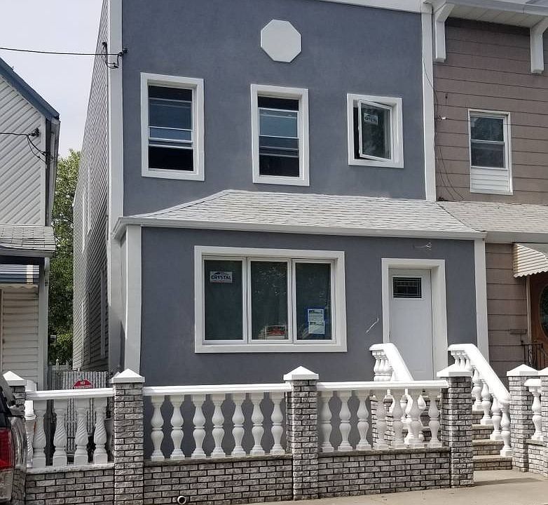 1st image of 10413 92nd Ave