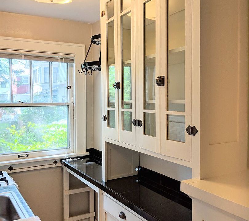 1st image of 1702 Laurel Ave #12769159