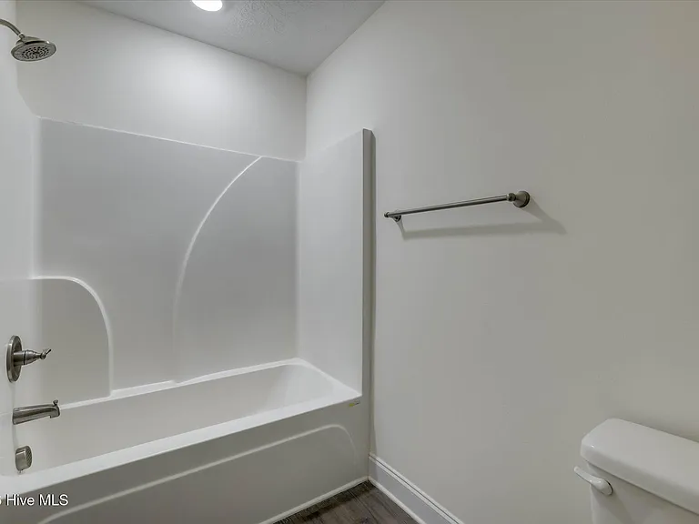 711 Courtland Ln — Photo 38
