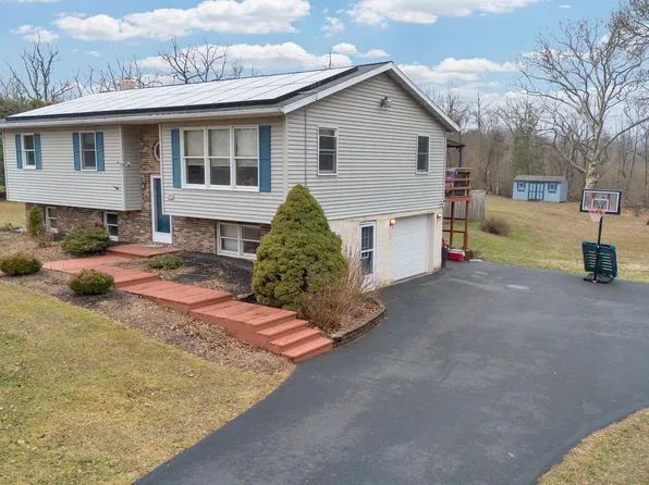 118 Oak Terrace Dr, Birdsboro, PA 19508
