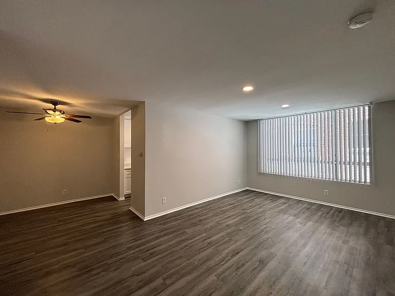 314 South Manhattan Place — Photo 9