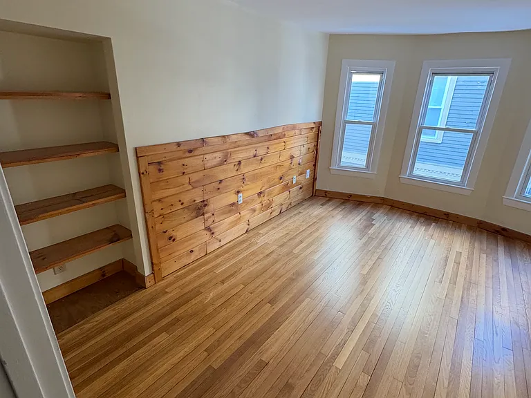 10 Willow Ave #2 — Photo 1