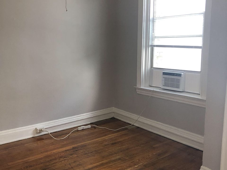 1st bedroom