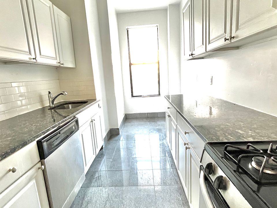 2nd image of 676 Riverside Dr #4EF