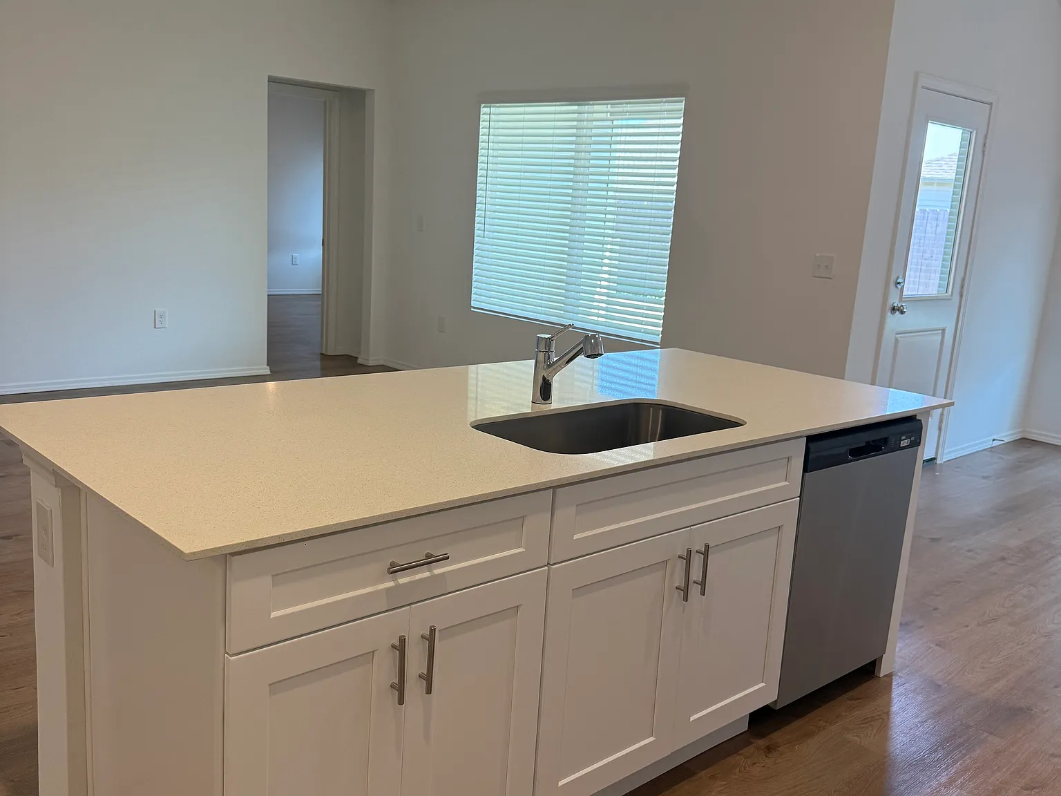 4 bed, 1613 sqft, $2,250 — Photo 4