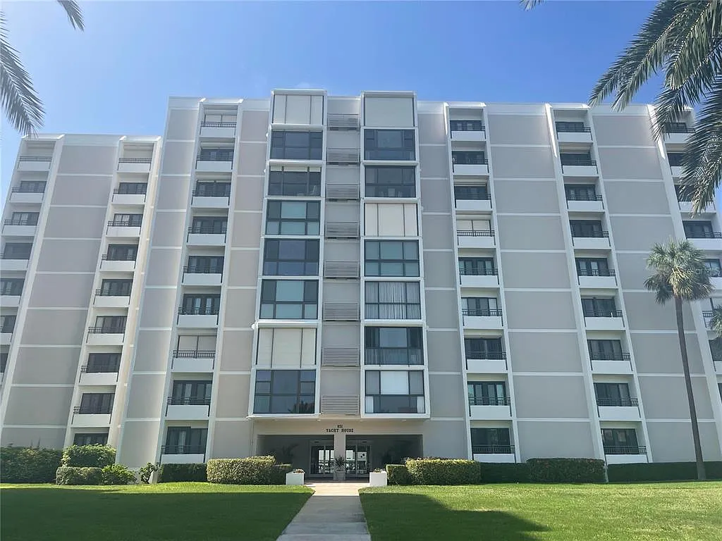 2 bed, 2.0 bath, 1310 sqft, $2,400 — Photo 2