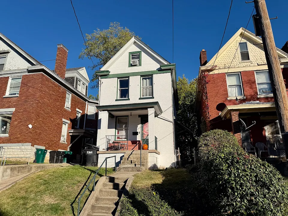 2346 Stratford Ave