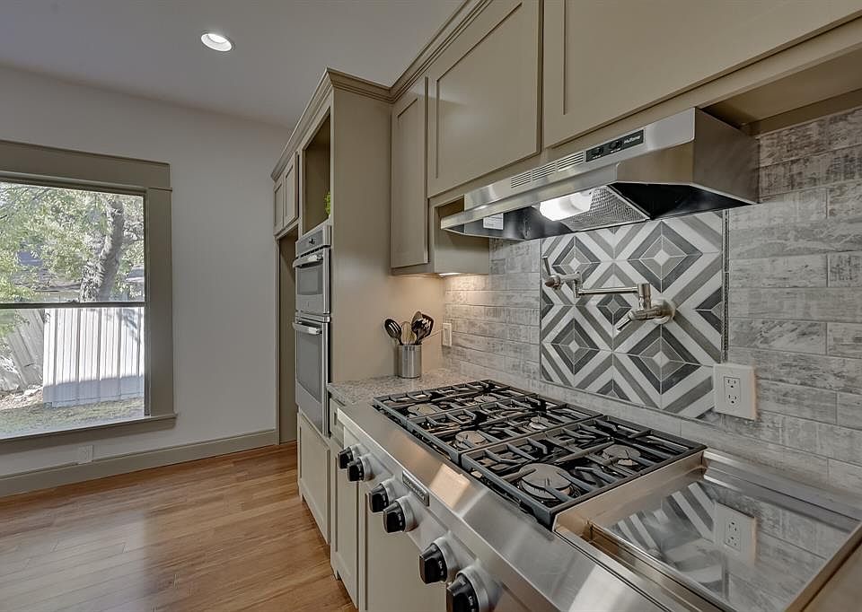 1st image of 805 W Baltimore Ave