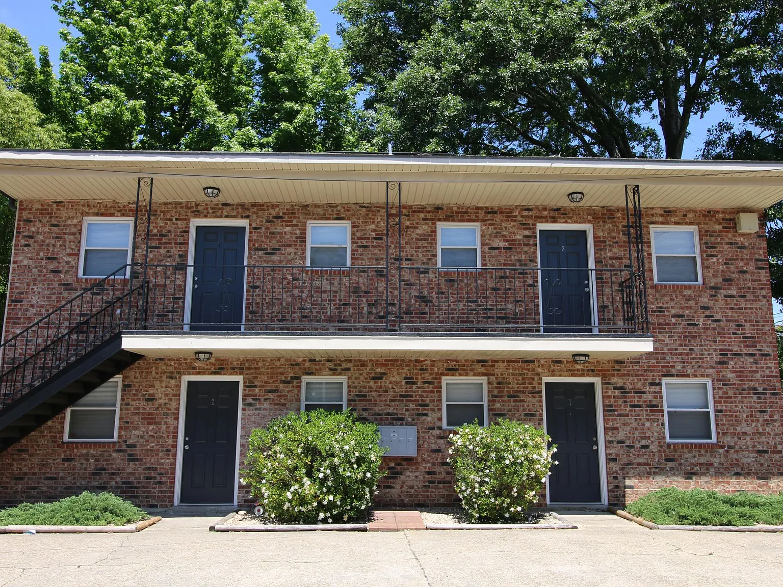 1 bed, $895 — Photo 1