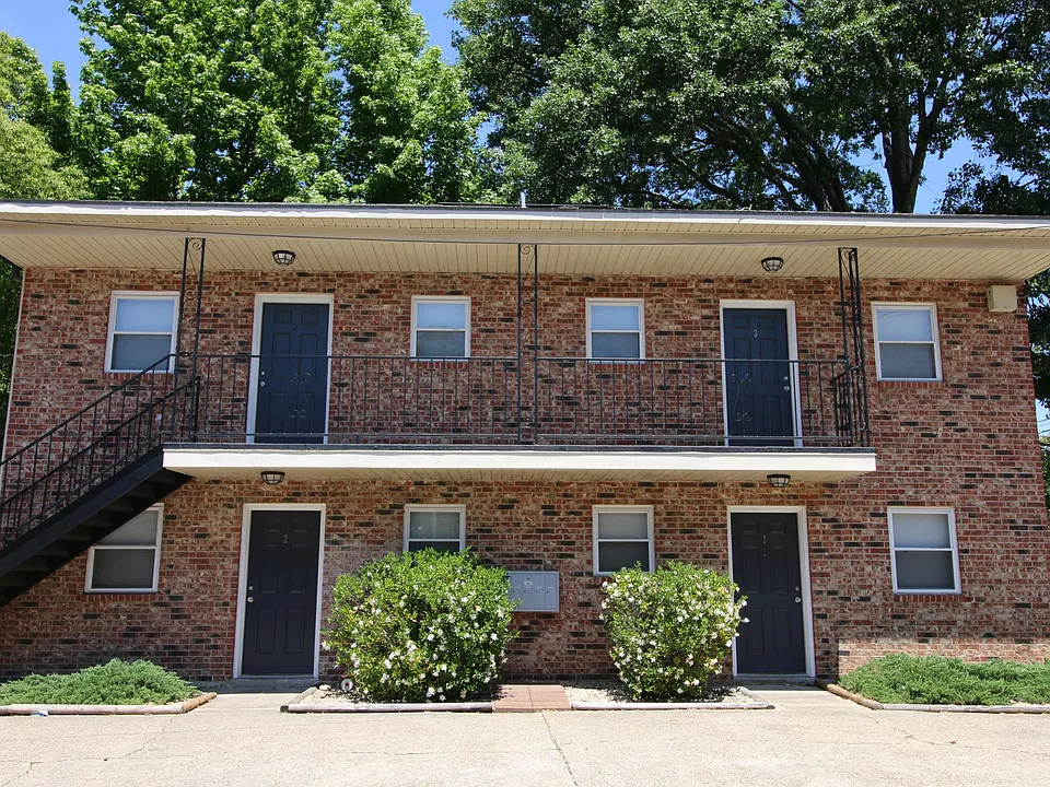 224 Edison St #8