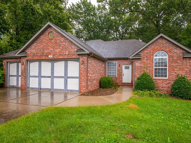 605 Tunbridge Dr — Photo 1