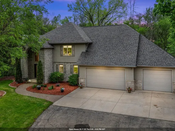 W8678 Hillview Rd, Hortonville, WI 54944