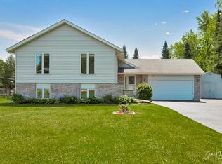 1513 W Grandview Dr, McHenry, IL 60051