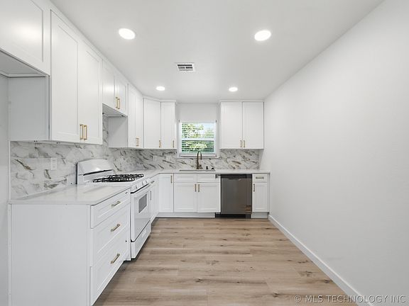 5th image of 3911 W 61st St S