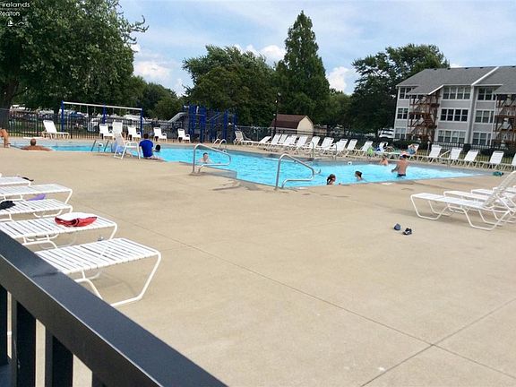 4th image of 234 W Lakeshore Dr APT F