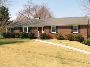 1066 Foxfire Rd, Kernersville, NC 27284