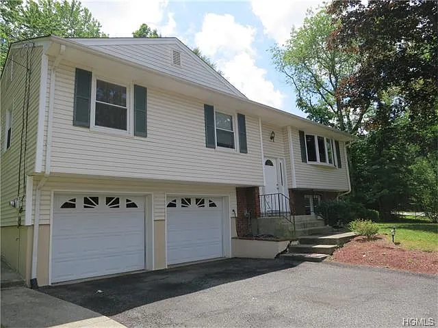 9 Castle Dr photo 1