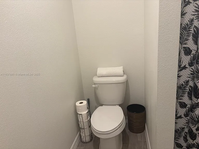 1073 SW Eureka Ave — Photo 14