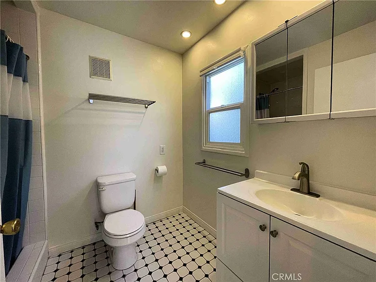 224 Bayview Dr #224 — Photo 8