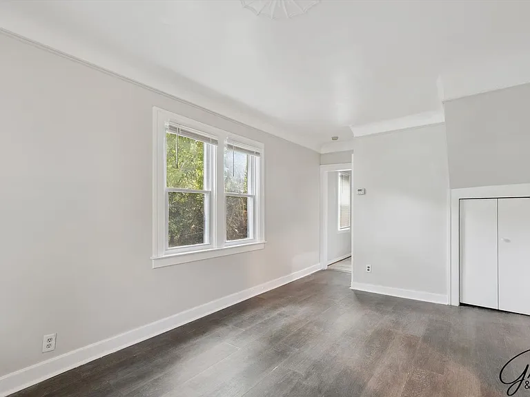 4082 Hereford St — Photo 5