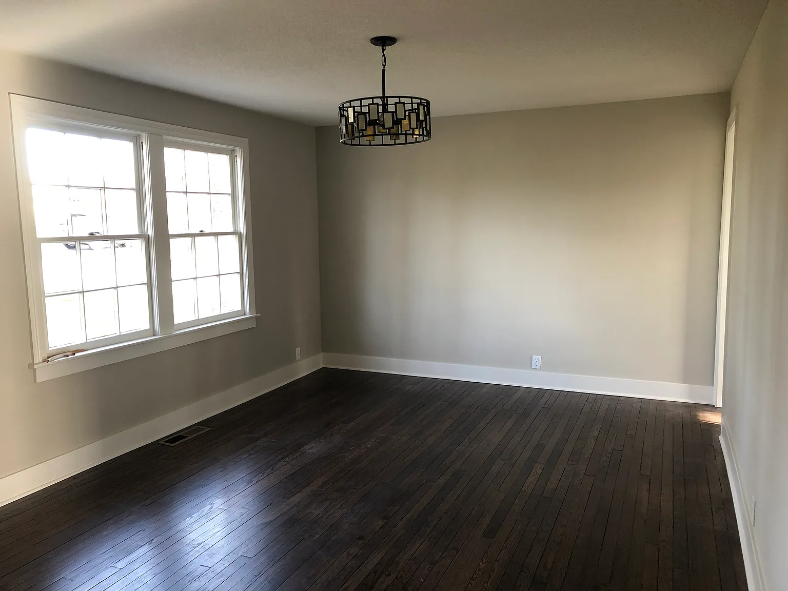 3 bed, 1274 sqft, $2,300 — Photo 1